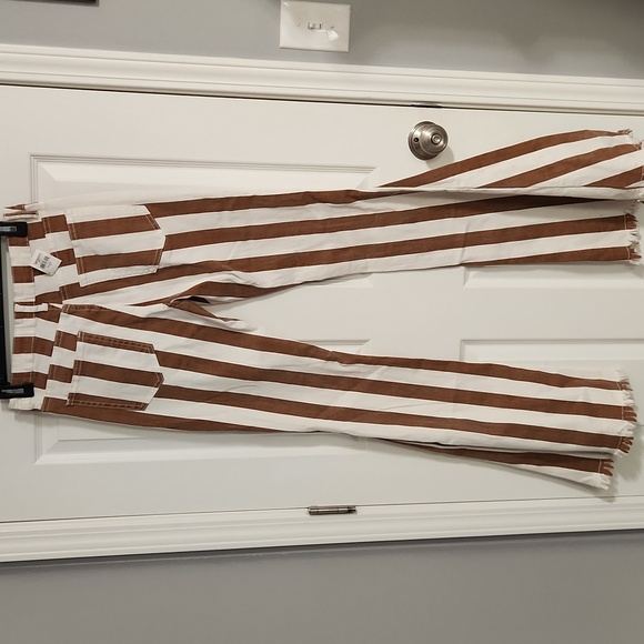 NWT. Saints & Hearts High- Rise Extreme Flare Jeans Size. Small - Picture 10 of 12